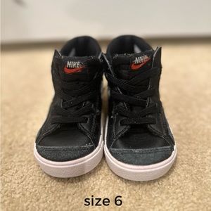 Nike Toddler Blazer shoes size 6